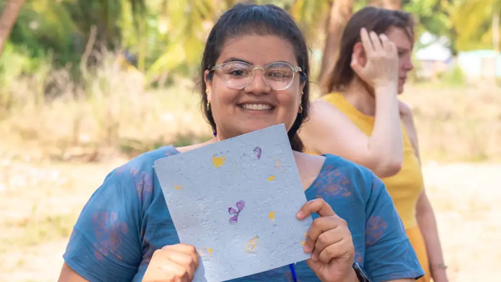 A participant holding her own sheet of paper, July 2022. Photo: Dinacon 2022.