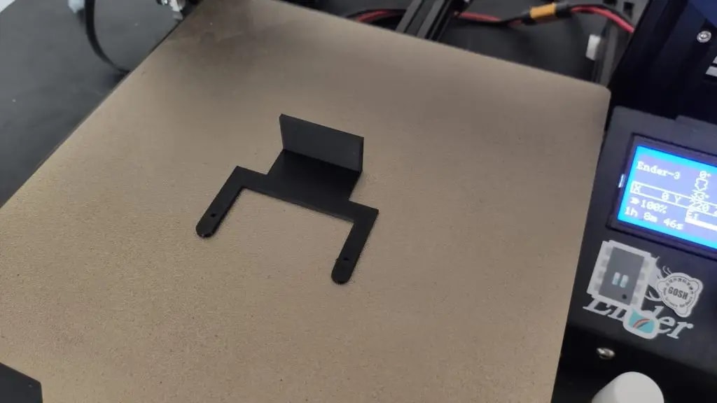 The 3D-printed hanger for the screen, July 2022. Photo: Dinacon 2022.