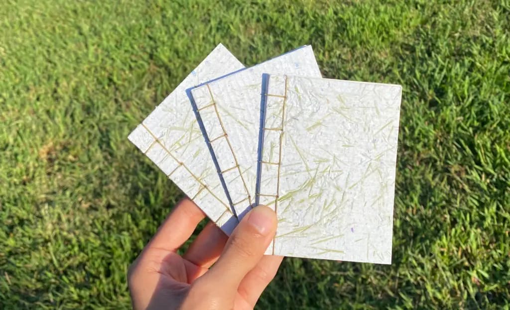 Small journals bound from the handmade paper, July 2022. Photo: Dinacon 2022.