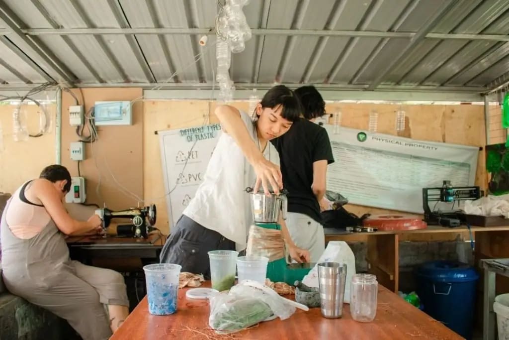 Blending fibre into pulp, July 2022. Photo: Dinacon 2022.