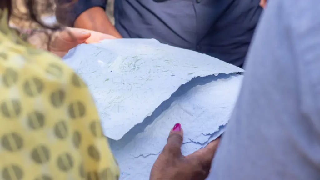 Lifting a finished sheet, July 2022. Photo: Dinacon 2022.