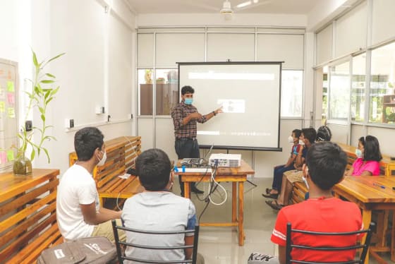 An electronics workshop after the reopening, Batticaloa, 2021-01-23.