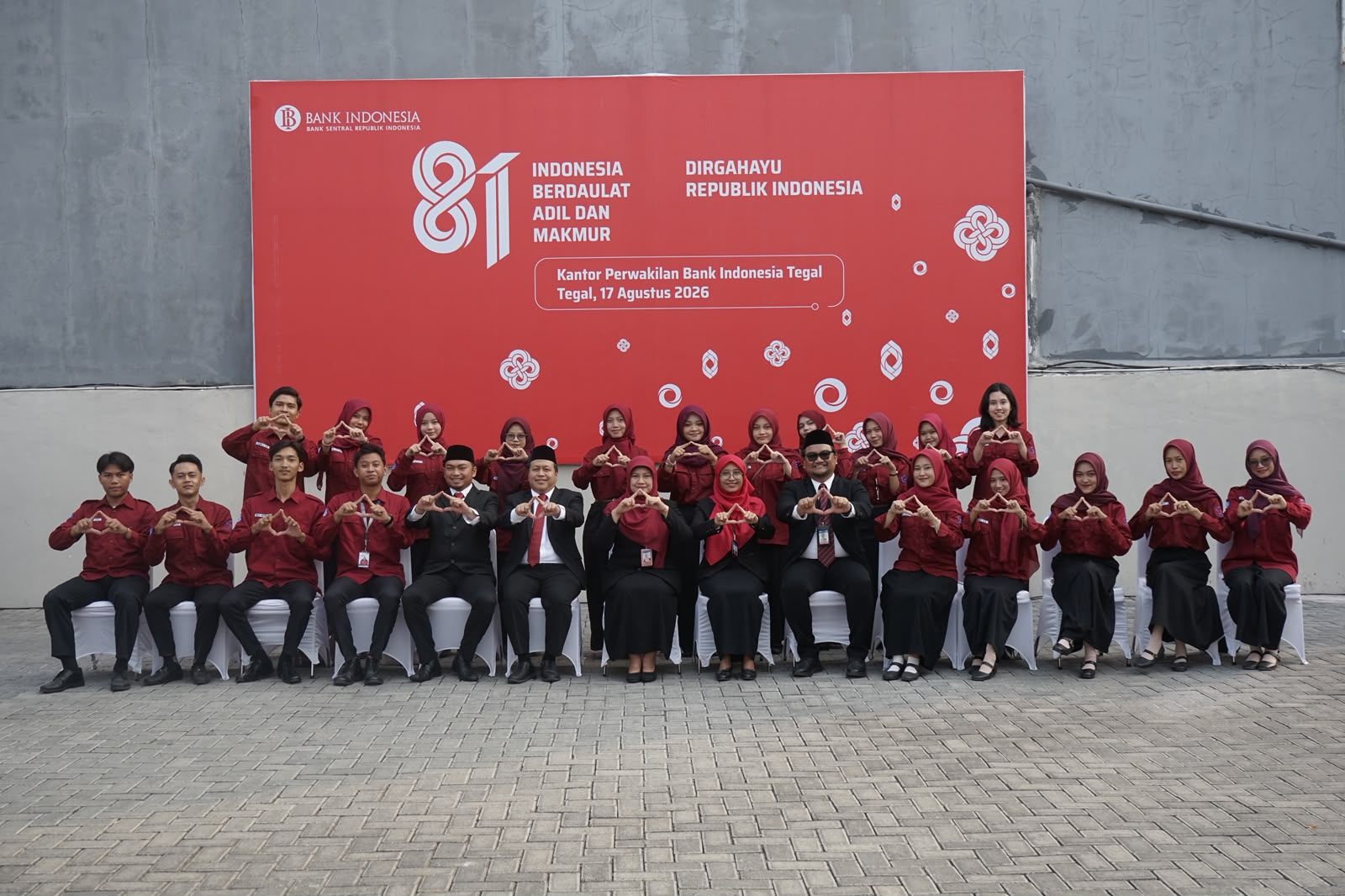 Merah Putih Berkibar di KPw BI Tegal, Semangat HUT ke-81 RI Dorong Ekonomi Berdaulat