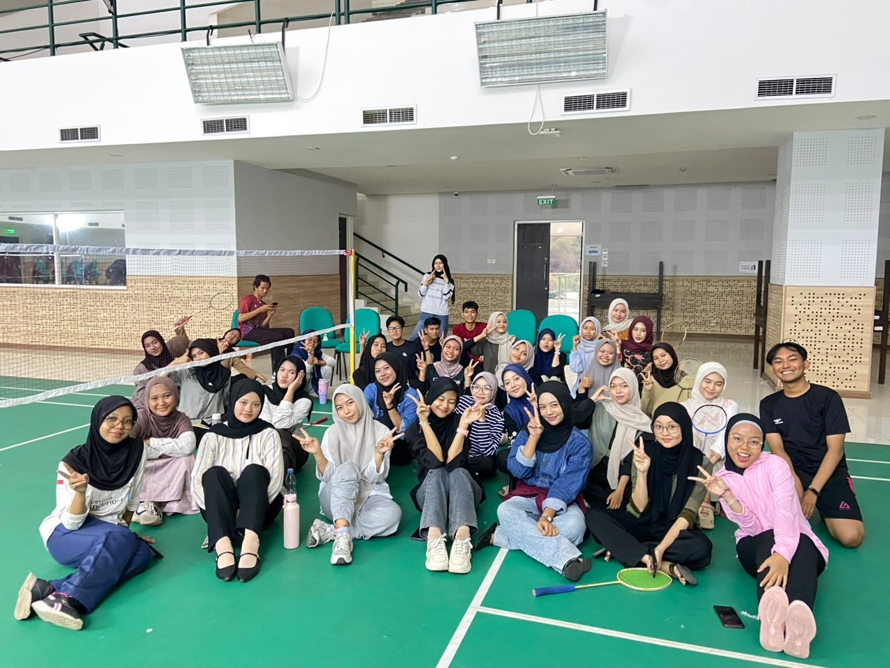 KMB Olahraga Cabang Badminton Genbi UIN Gusdur: Raih Keringat, Bangun Kekompakan, Ciptakan Kebersamaan