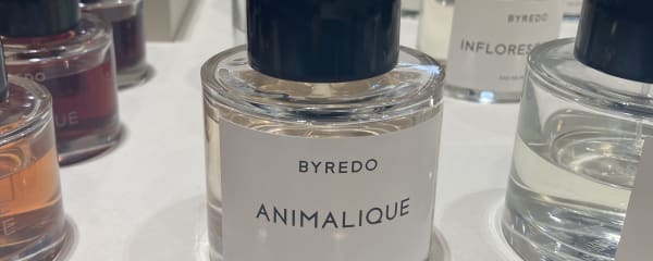 メロウな香り、心酔のパウダー「アニマリーク(ANIMALIQUE)」/『バイレード(BYREDO)』