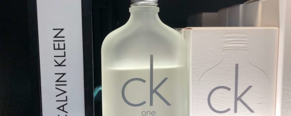 デザインしないことがデザイン「ck one(シーケー・ワン)」のクリーンネス