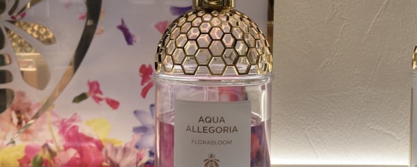 伝説の自然現象“スーパーブルーム”に着想を得た香り「フローラブルーム(FLORA BLOOM)」/『ゲラン(GUERLAIN)』