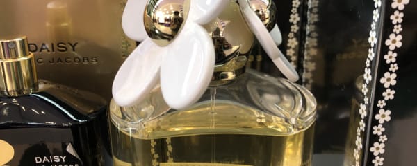 妖精のような透明感を持つ『MARC JACOBS(マーク・ジェイコブス)』の「DAISY(デイジー)」