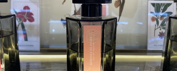 ありのままの薔薇の香りをボトルの中に。定番化を果たした「メモワール ド ローズ(MEMOIRE DE ROSES)」/『ラルチザン パフューム(L’ARTISAN PARFUMEUR)』