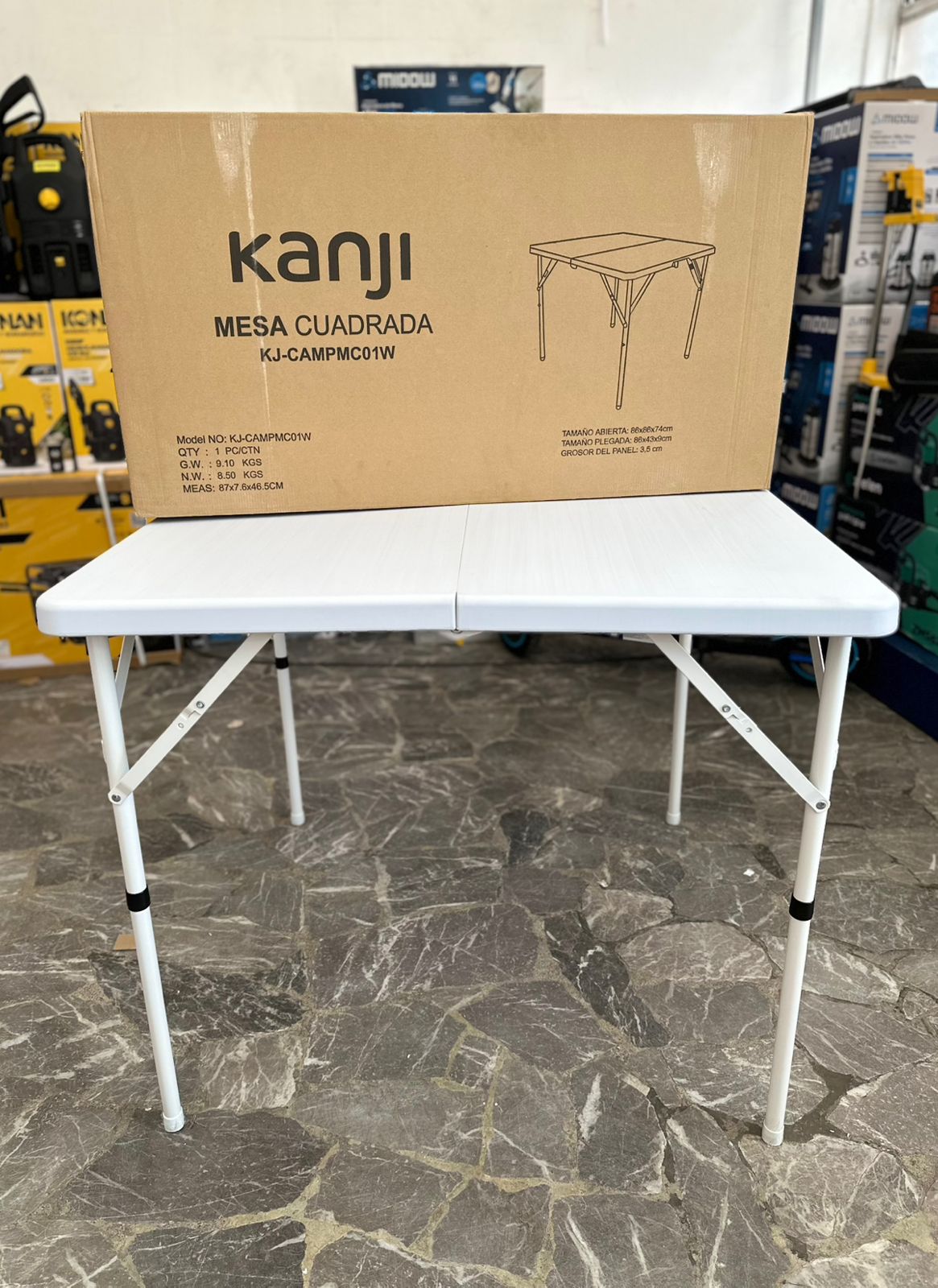 Mesa cuadrada plegable