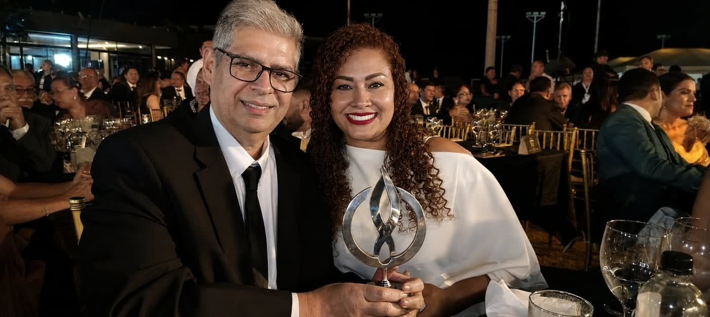 Rubén Rojas, Gerente Comercial de Olivos Urbanizaciones, junto a su esposa.