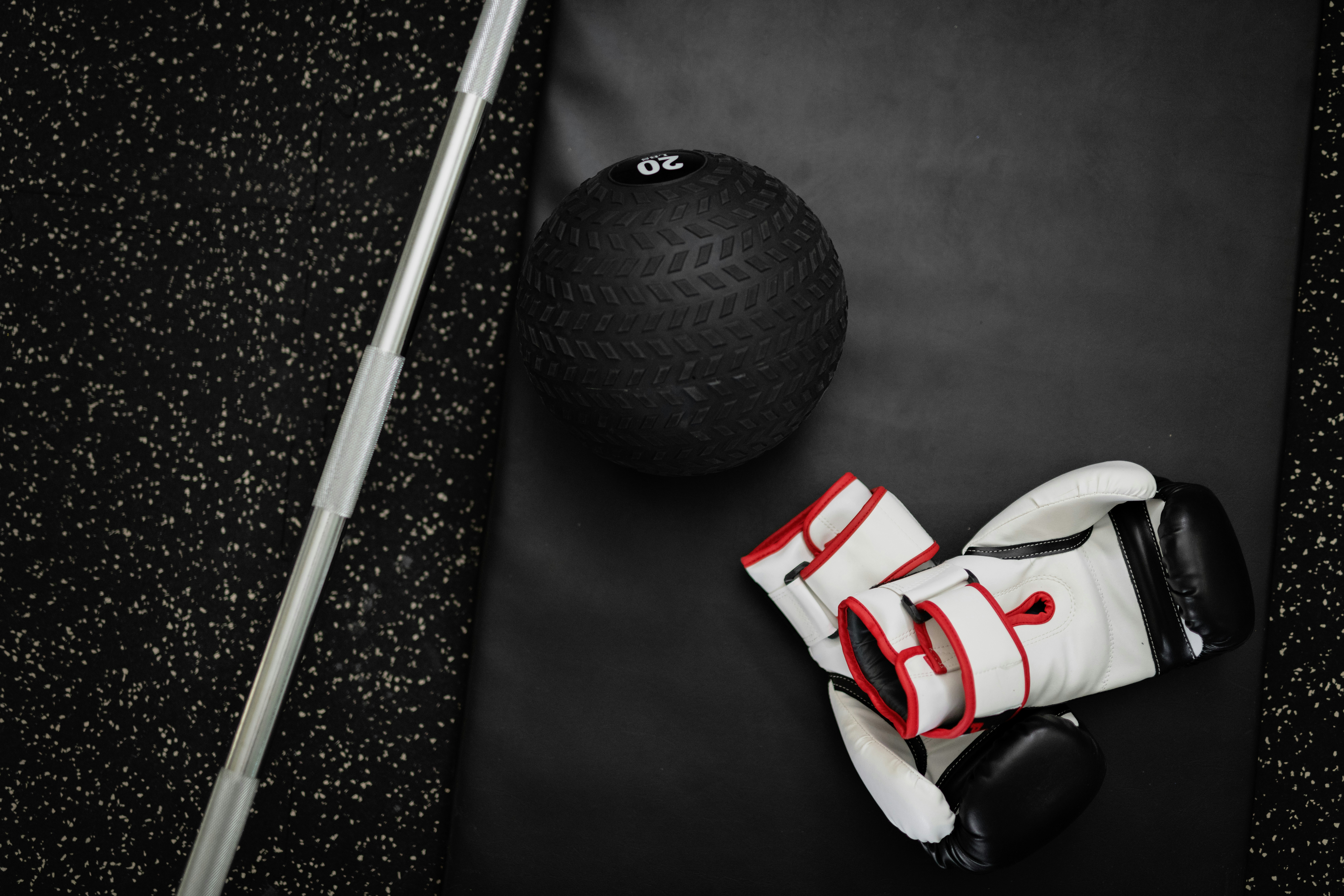 Amazon Basics heavy-duty sand-filled slam medicine ball
