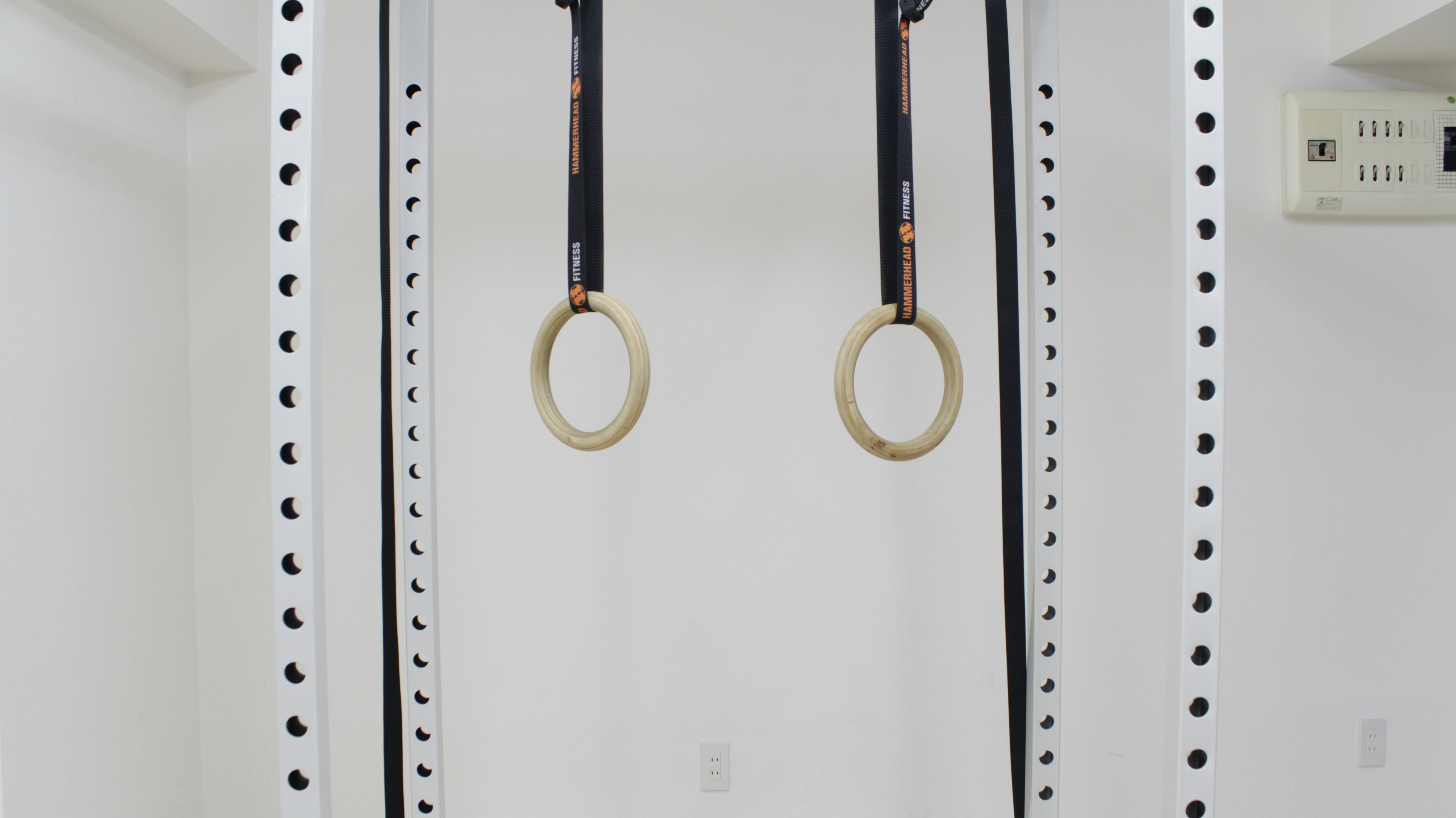 ENERGBIZ wooden gymnastic rings with adjustable straps