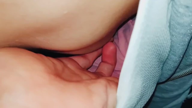 貧乳乳首を弄る 巨根を熱心にフェラ〜ごっくん 個人撮影