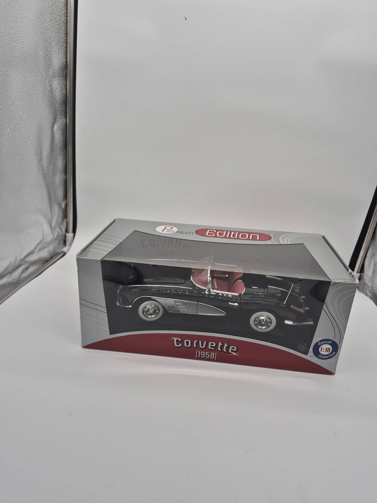 Premium Edition Corvette 1958 - Modellauto 1:18 schwarz
