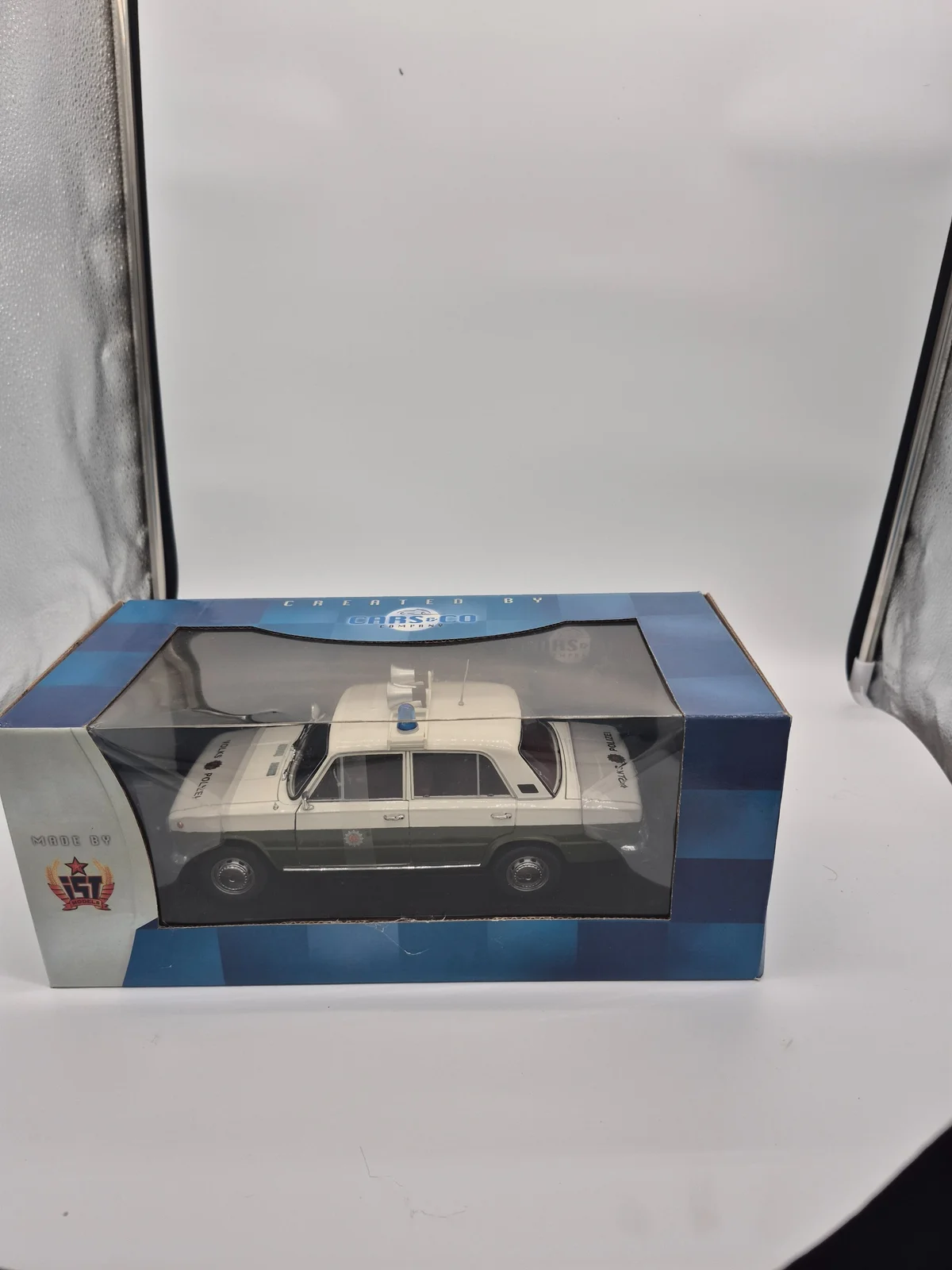 IST Models Lada VAZ-2101 Polizei 1:18