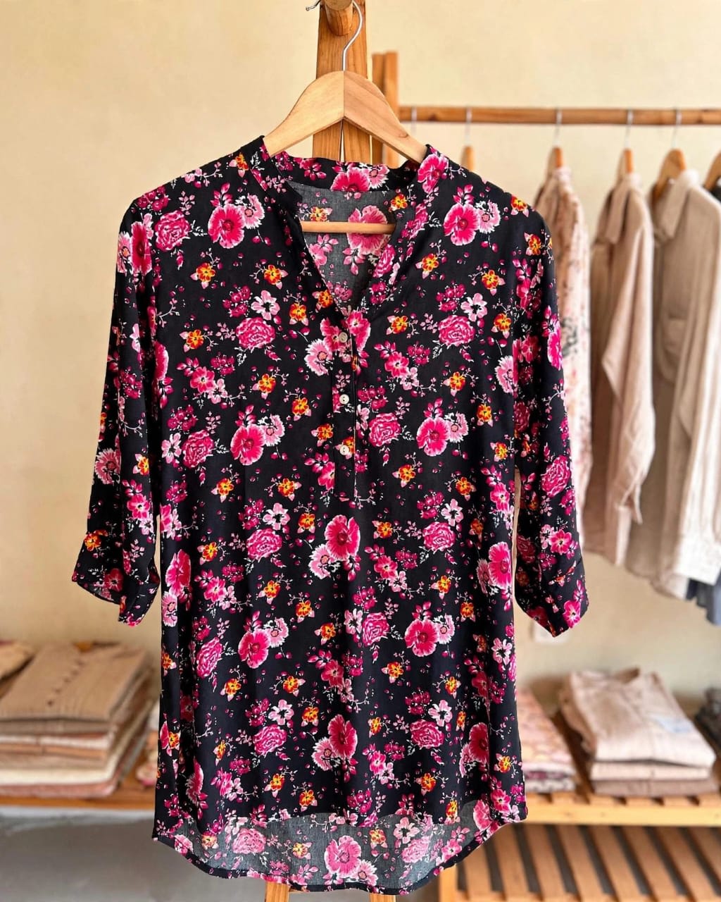 Women’s Black Floral Printed Short Kurti thumbnail 2