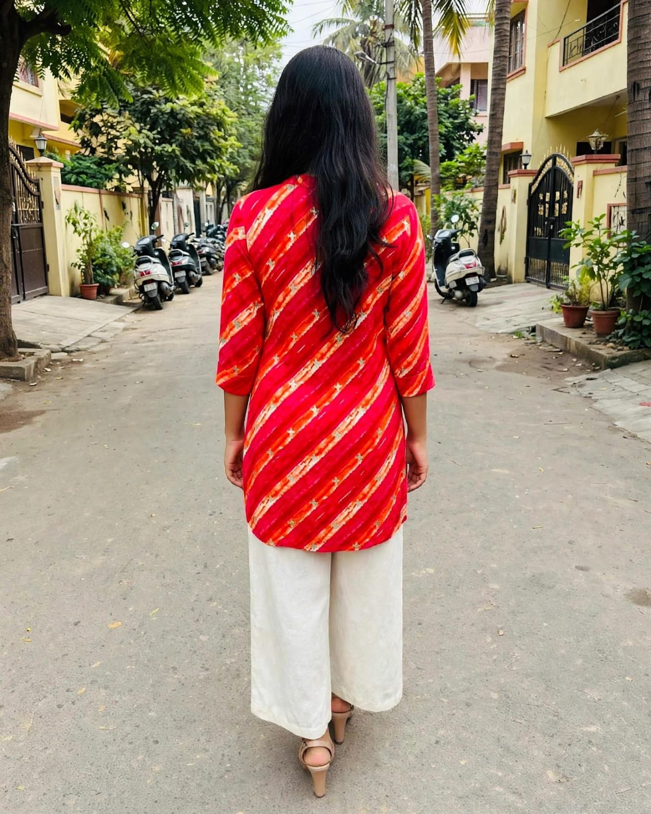 Red Abstract Print Short Kurti thumbnail 4