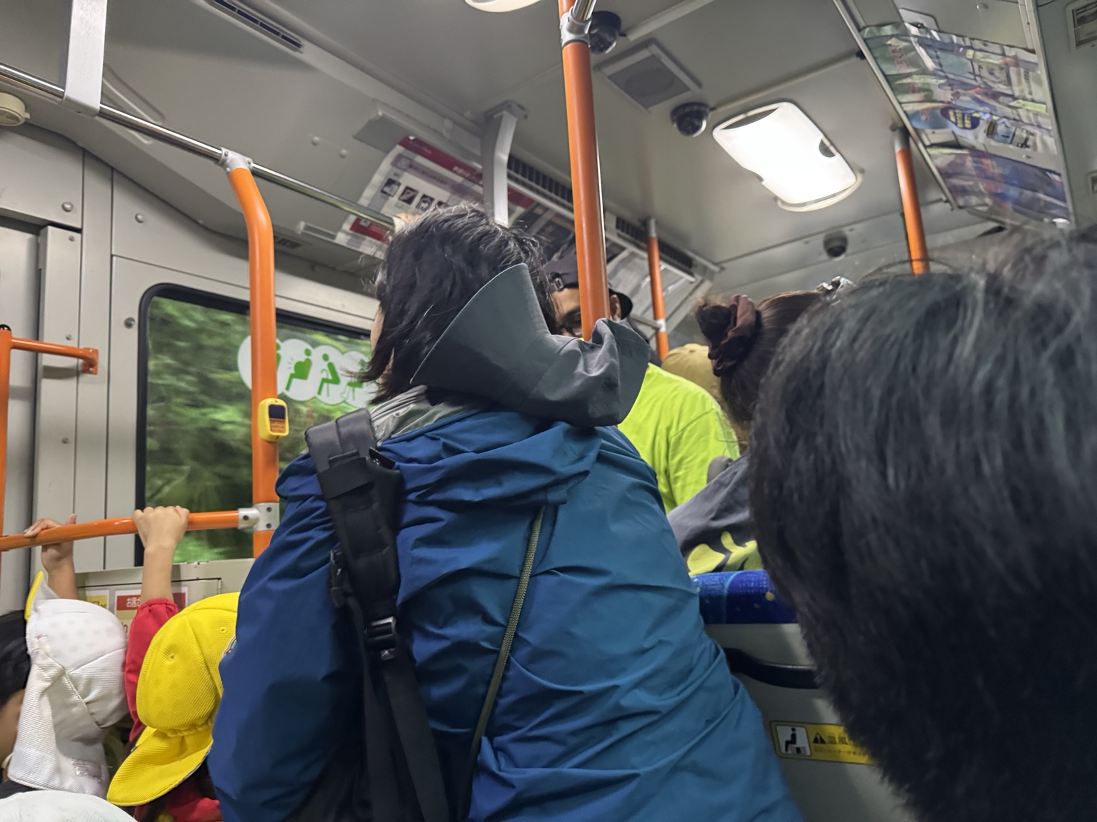 The bus was full on the way back.