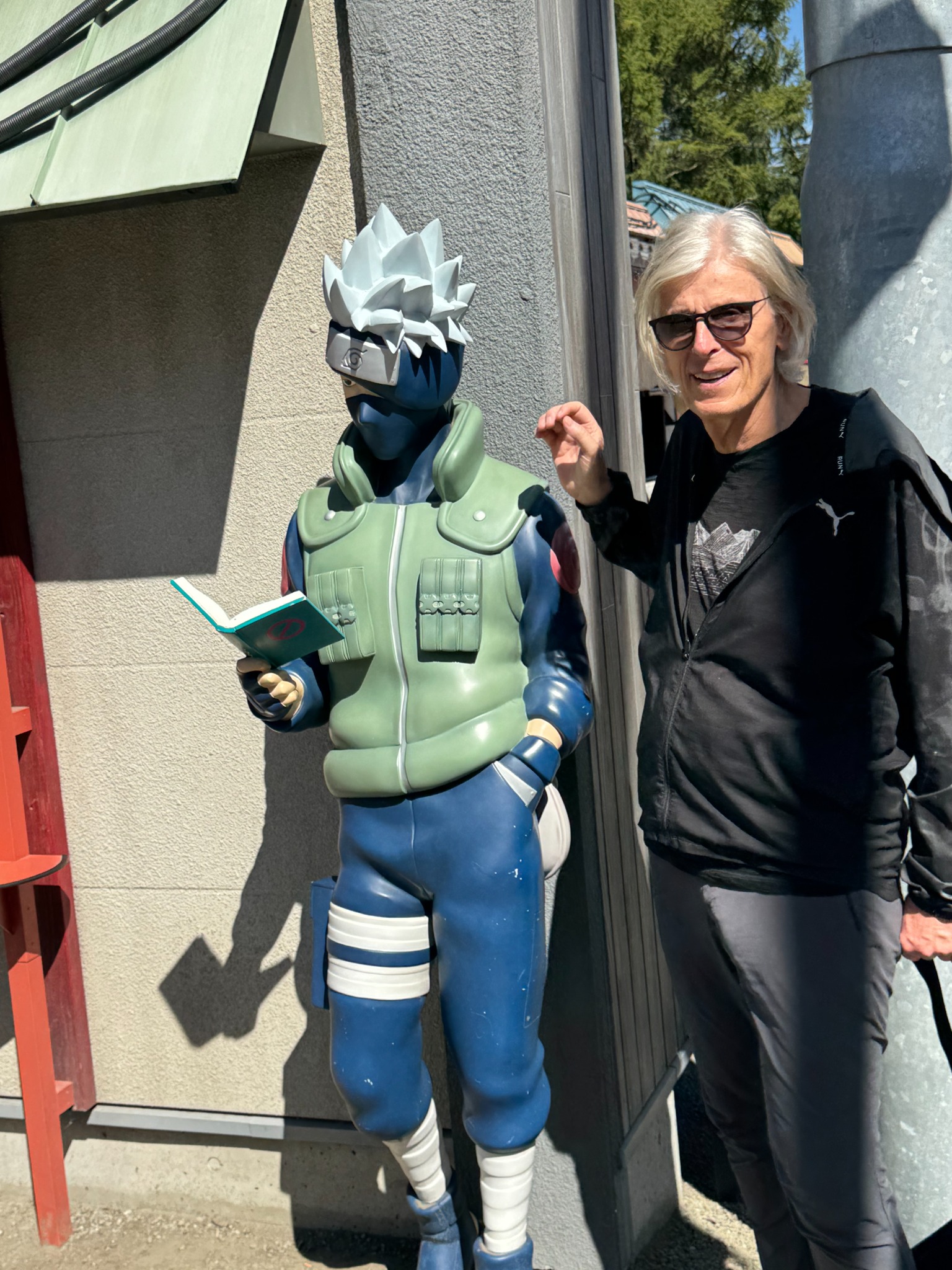 Kurt beside a large Japanese character figure.