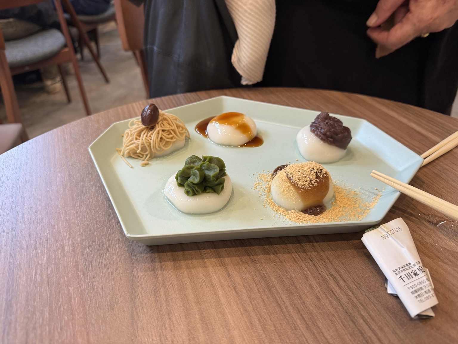 Japanese sweets with a variety of toppings.