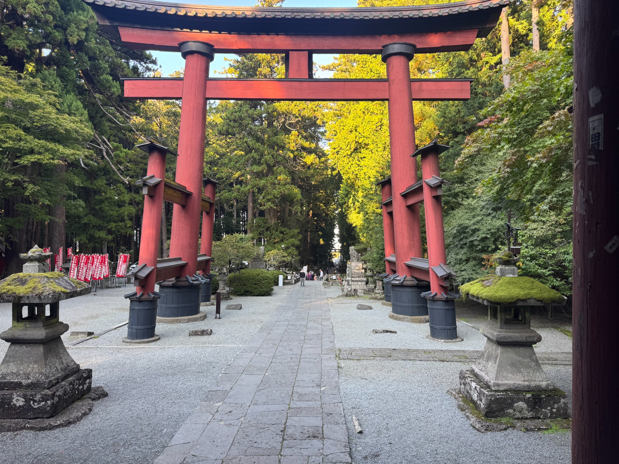 Red torii in front of a shrine.