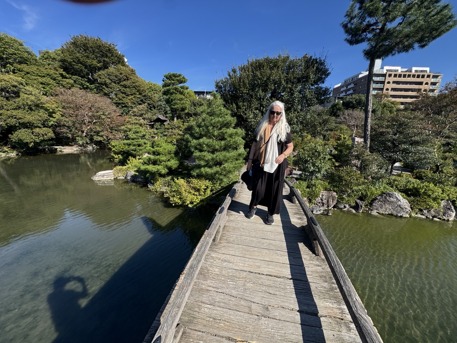 Anneliese on the wooden bridge – a quiet moment above the pond.