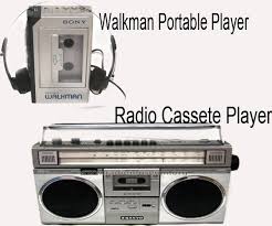 gramophone masih terbatas pada kalangan menengah atas saja.   Kaset diputar dengan tape, walkman  