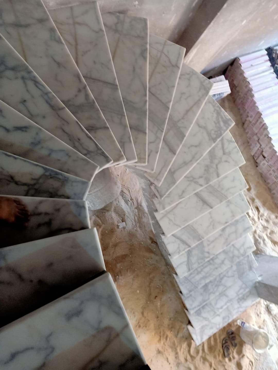 سلم رخام داخلي