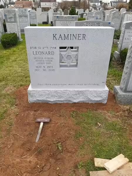 jewish double monuments - Kaminer
