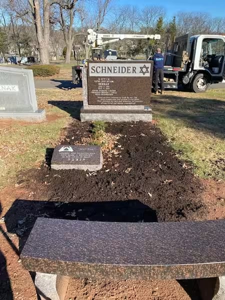 jewish double monuments - Schneider
