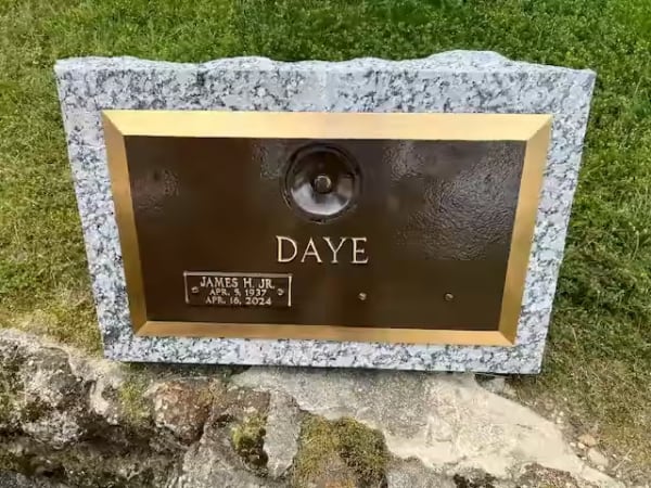bronze monuments - Daye