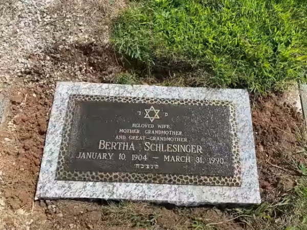 bronze monuments - Schlesinger