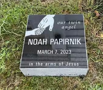 cemetery markers - Papirnik