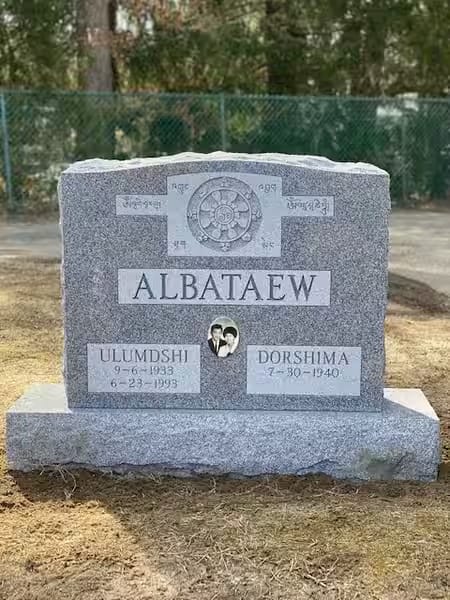 double granite monuments - Albataew