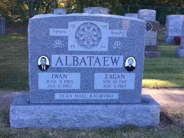 double granite monuments - Albateaw