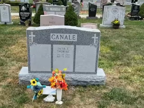 double granite monuments - Canale