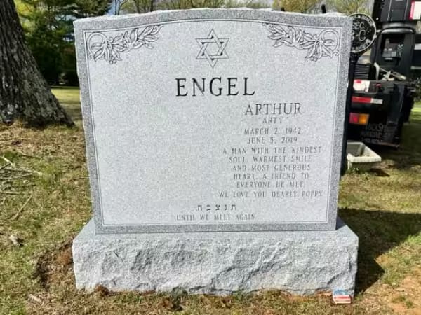 double granite monuments - Engel