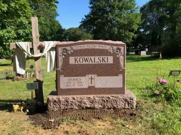 double granite monuments - Kowalski