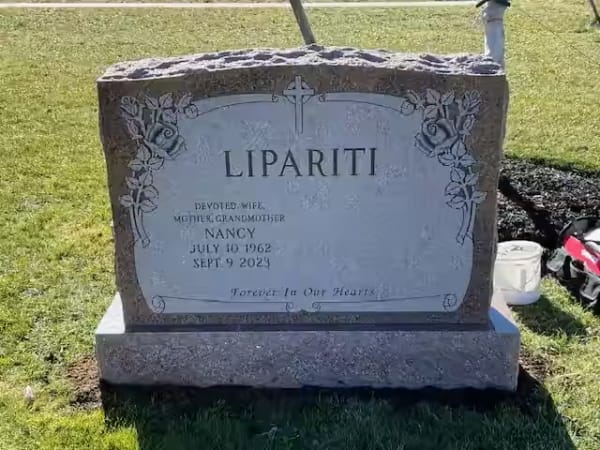 double granite monuments - Lipariti