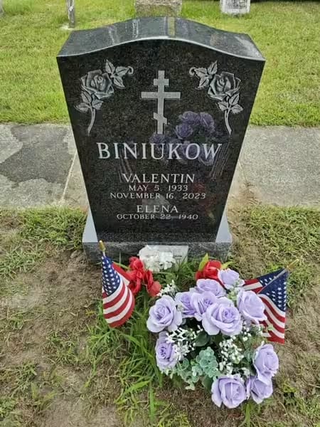 single monuments - Biniukow