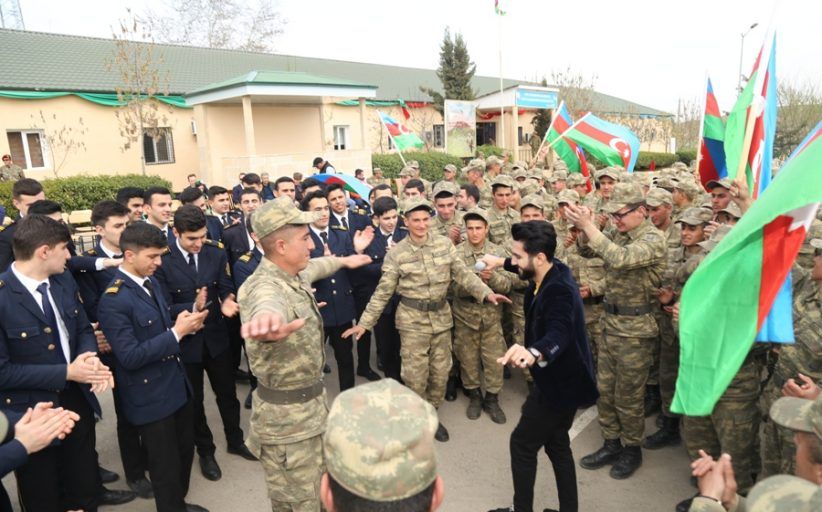 По случаю праздника Новруз от имени моряков организован концерт для солдат