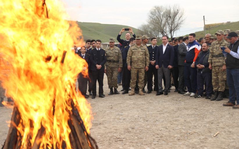 По случаю праздника Новруз от имени моряков организован концерт для солдат