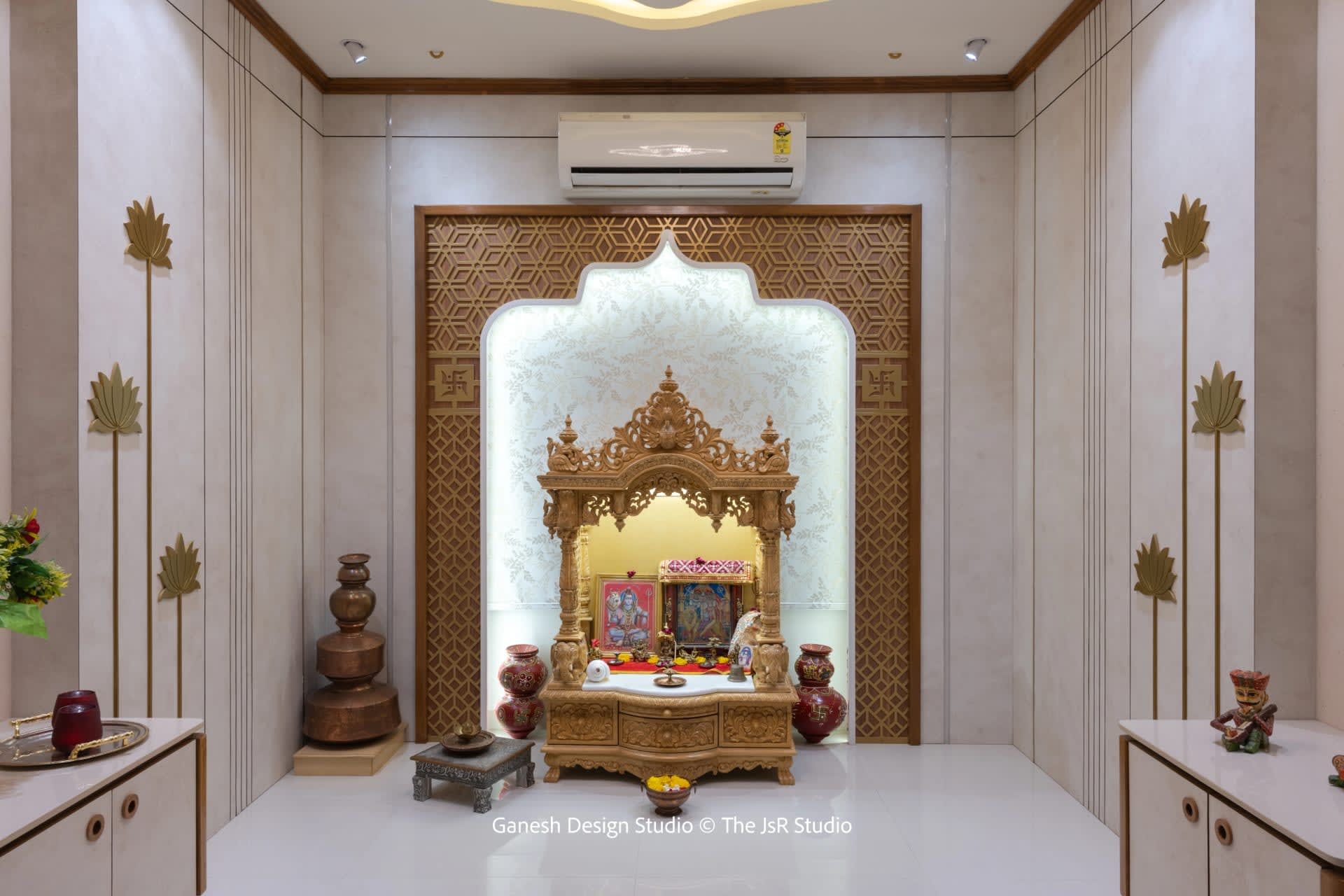 The Amber House — photograph 1