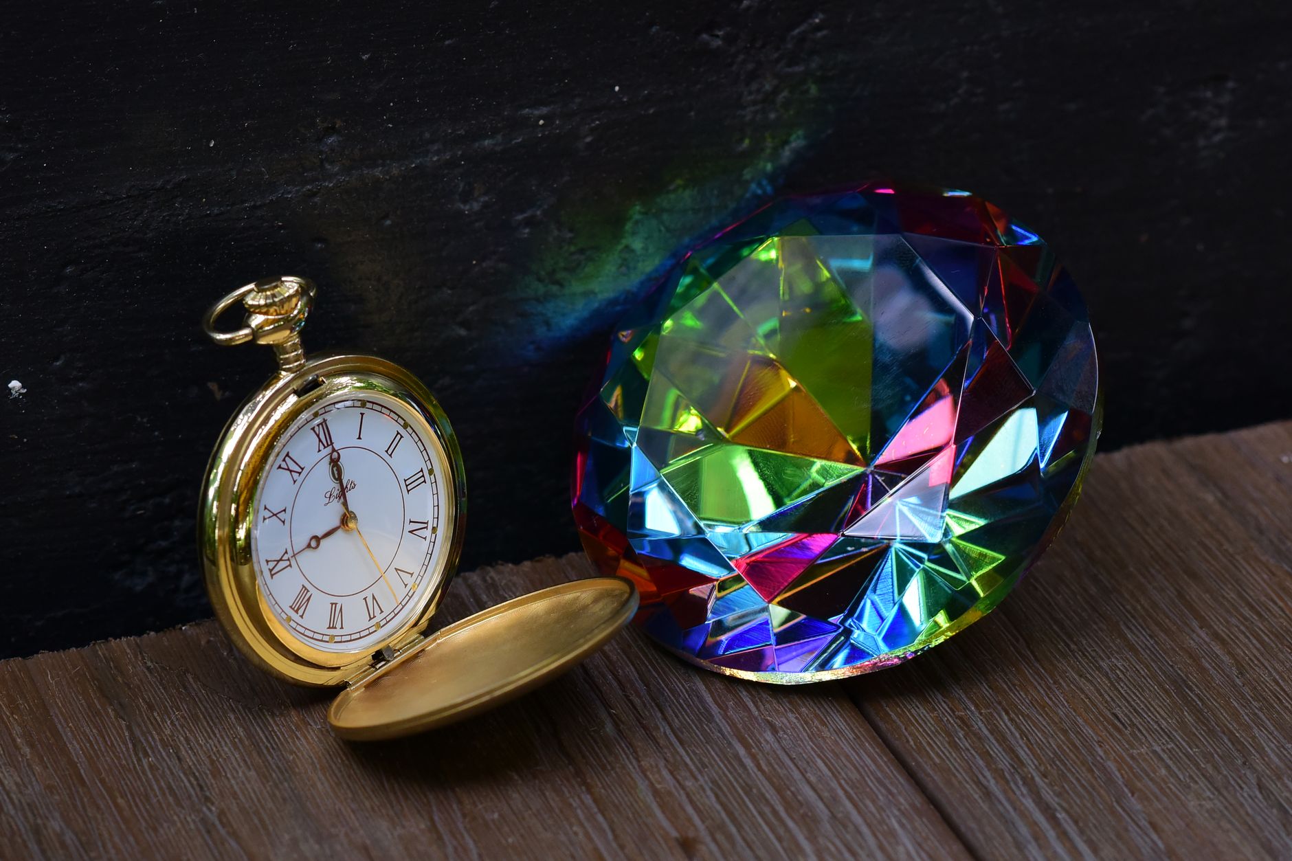 The Technicality of Moissanite’s Rainbow Sparkle
