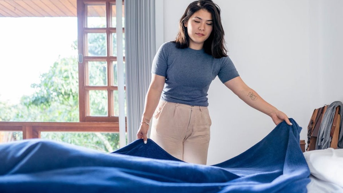 Summer Bedroom Decluttering Tips from Experts - bedroom decluttering