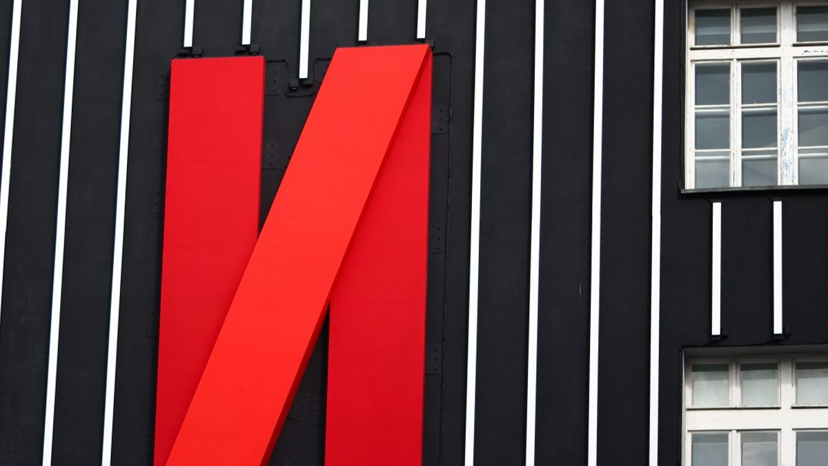 Netflix dabbles in short video with Variety, others
