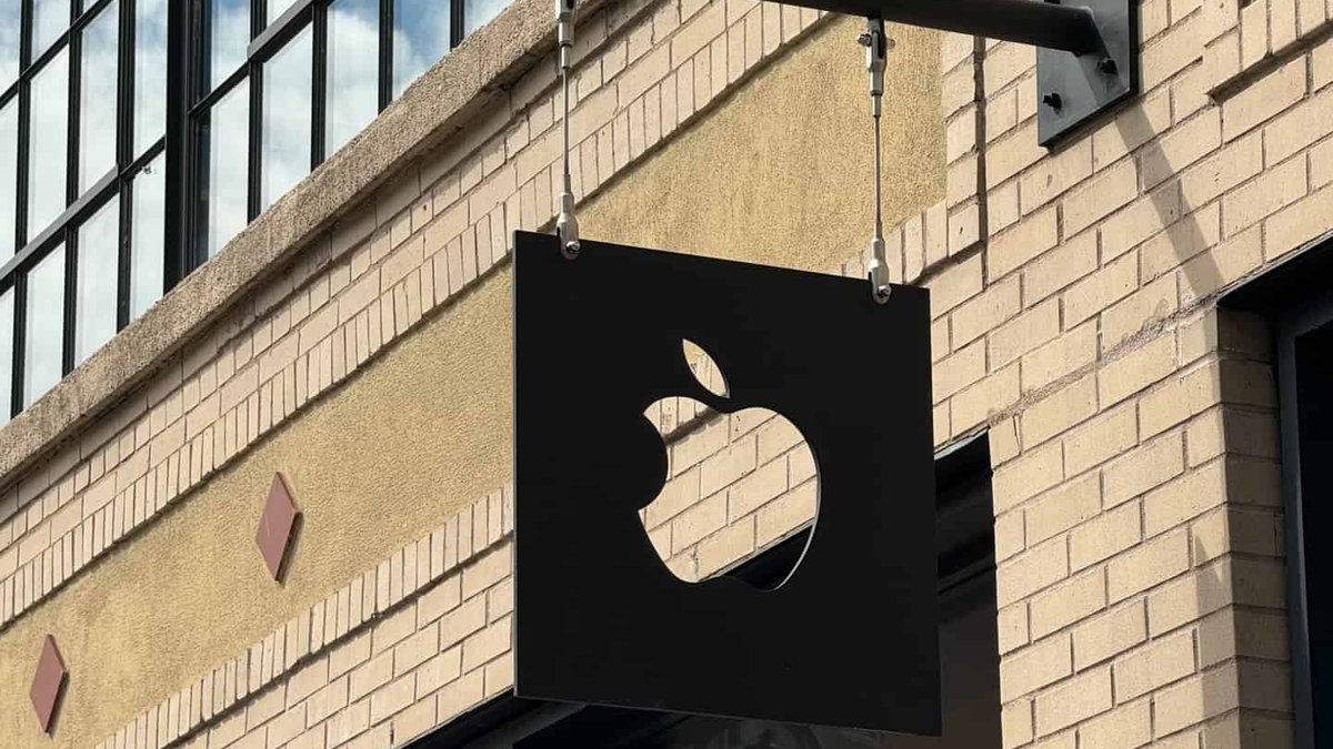 Apple to Spend $30 Billion on Broadcom US-Made Chips Apple to Spend $30 Billion on Broadcom US-Made Chips - apple broadcom chips