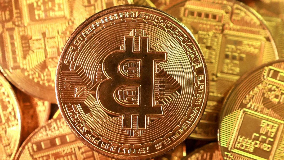 Bitcoin drops as Trump's Iran remarks spark war fears Bitcoin drops as Trump's Iran remarks spark war fears - bitcoin price drop