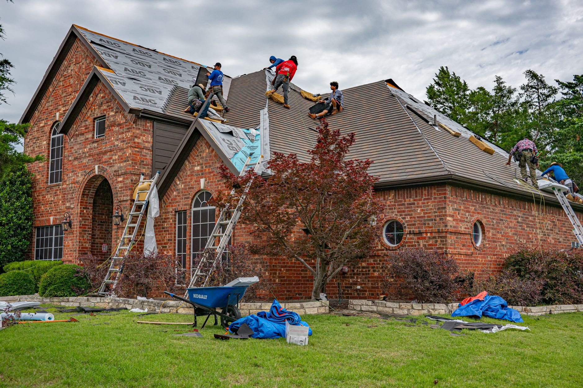 Why You Should Consider Windows Replacement for Your Oakville Home